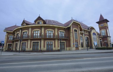 Uzhgorod Merkez Tren İstasyonu 'nun inşaatı, kış. 6 Ocak 2022. Uzhgorod, Ukrayna