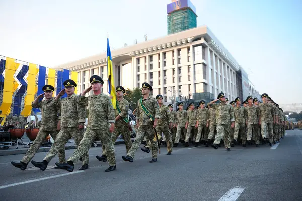 Ukraynalı askerler Ukrayna 'nın Bağımsızlık Günü' ne adanmış askeri geçit töreninde meydanda yürüyorlar. 23 Ağustos 2018. Kiev, Ukrayna