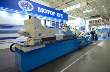 Motor Sich tarafından sunulan metali işlemek için yapılan makine. Endüstri Sergisi. 23 Kasım 2020. Kyiv, Ukrayna.