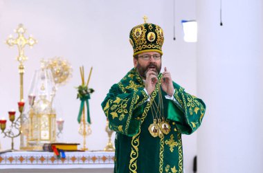 Sviatoslav Shevchuk, Başpiskopos, bir kilisede hizmet veriyor. Ukrayna Katolik Kilisesi 'nin başpiskoposu Liubomyr Huzar' ın cenazesi. Ukrayna, Kiev, 5 Mayıs 2017.