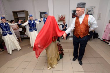 Kırım Tatar geleneksel düğün töreni. Kırım Tatar Kültürü Günleri. 27 Şubat 2019. Kyiv, Ukrayna