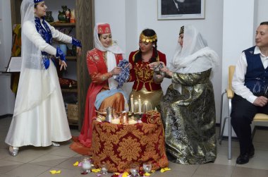 Kırım Tatar geleneksel düğün töreni. Kırım Tatar Kültürü Günleri. 27 Şubat 2019. Kyiv, Ukrayna