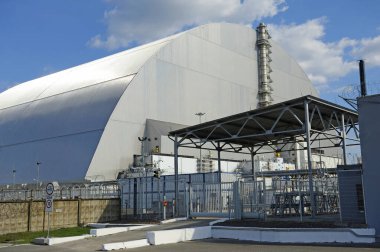 Çernobil Yeni Kasa ve elektrik santralinin görüntüsü. 20 Nisan 2018. Çernobil, Ukrayna