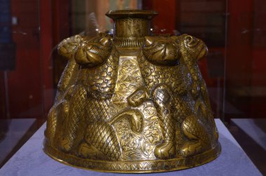 Mum üssü, 13. yüzyıl Cooper 'ı. Farsça 12-19 yüzyıl sanatı. Ukrayna Ulusal Sanat Müzesi. 26 Ocak. 2018. Kyiv, Ukrayna