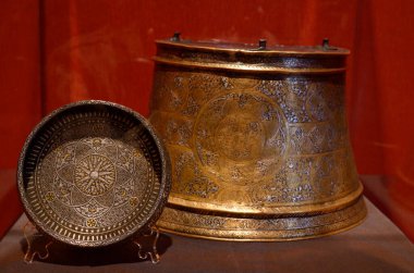 Deliller, Cooper. Farsça 12-19 yüzyıl sanatı. Ukrayna Ulusal Sanat Müzesi. 26 Ocak. 2018. Kyiv, Ukrayna