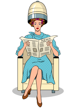 Saç kurutma makinesi olan bir kadın.