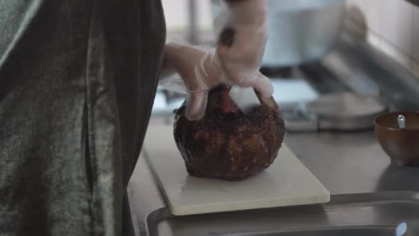 Woman Cutting Konjac Potatoes — 비디오