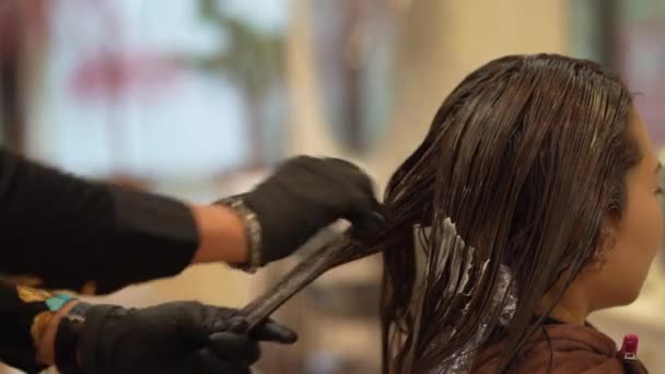 Male Hairdresser Applying Drug Woman Hair — Stock Video