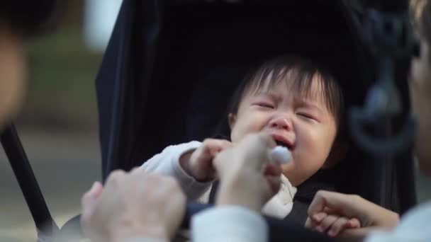 Crying Baby Parents — Stockvideo