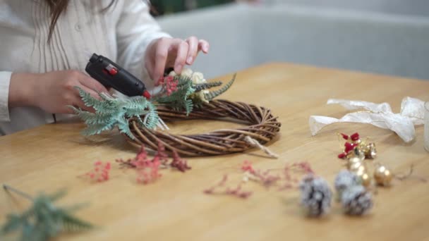 Woman Making Christmas Wreath — Stock videók