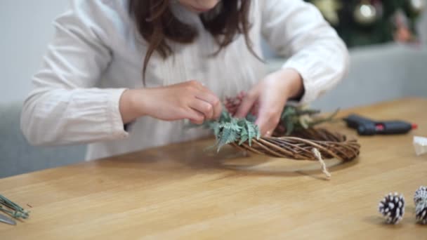 Woman Making Christmas Wreath — Stok video