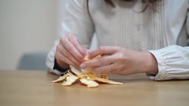 Woman Who Peels Eats Mandarin Orange — Stockvideo