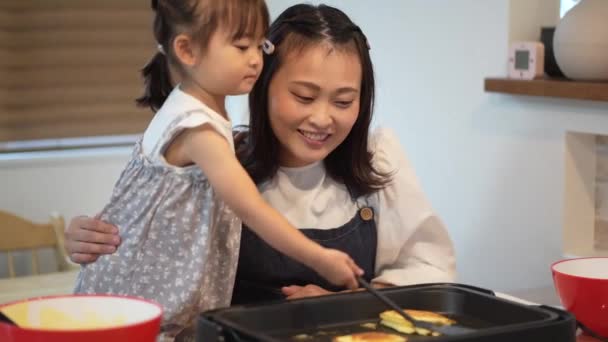 Parent Child Baking Hot Cake — Video
