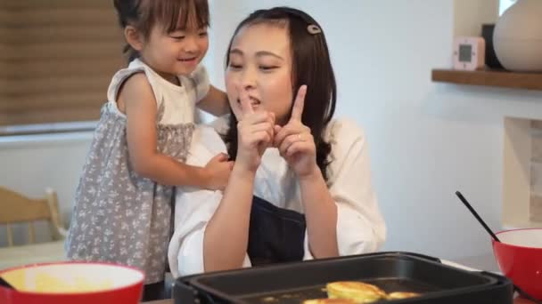 Parent Child Baking Hot Cake — Video