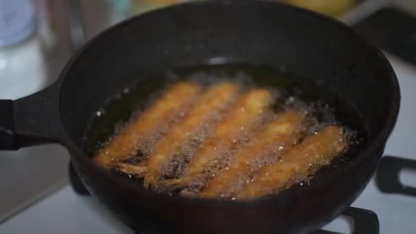 Woman Frying Shrimp Tempura — Stock Video