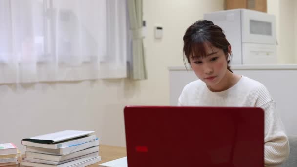 Wanita Yang Belajar Dengan Laptop — Stok Video