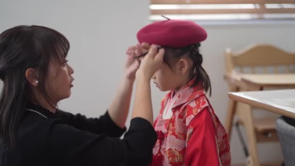 Girl Wearing Kimono — Vídeo de Stock