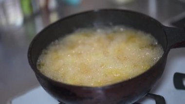 Patates kızartmayı.