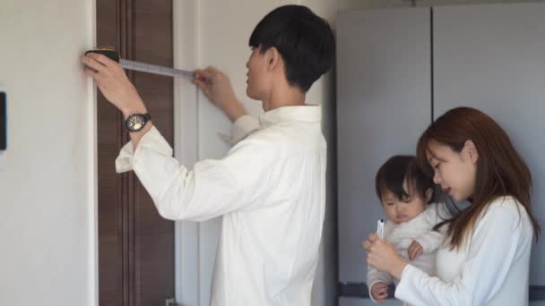 Parents Children Measuring Room Measure — ストック動画