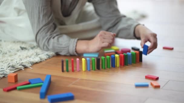 Parent Child Playing Toppling Dominoes — Stockvideo