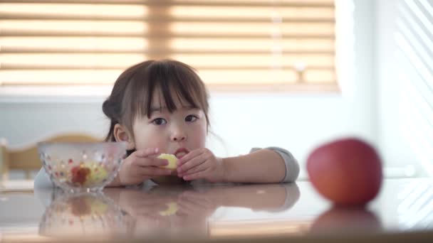 Dziewczyna Jabłko — Wideo stockowe
