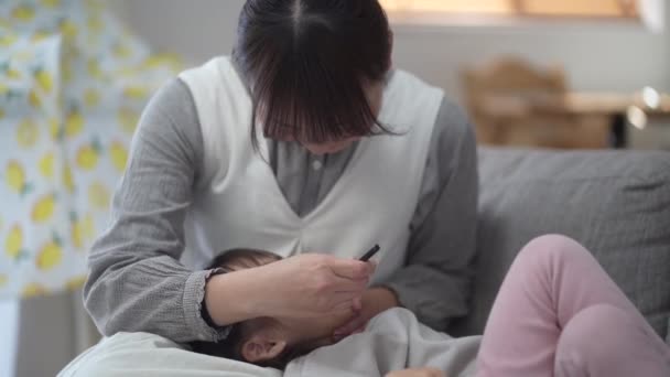 Mother Brushing Child Teeth — Videoclip de stoc