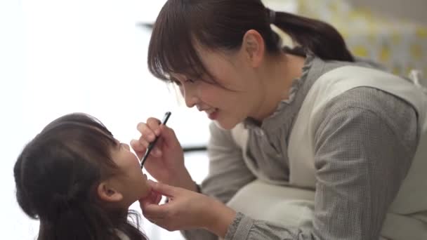 Mother Brushing Child Teeth — 비디오
