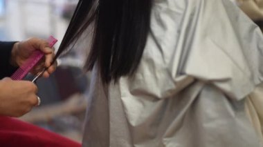 erkek Kuaför kesim kadın saçı