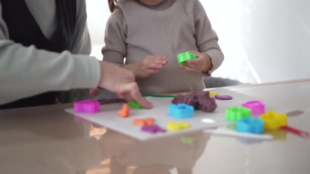 Pais Filhos Brincando Com Barro — Vídeo de Stock