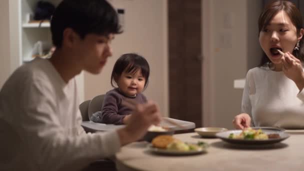 Familie Spise Derhjemme – Stock-video