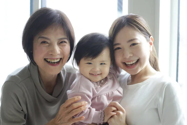 Gülümseyen Bir Ailenin Görüntüsü — Stok fotoğraf
