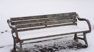 Düşen kar görüntüsü