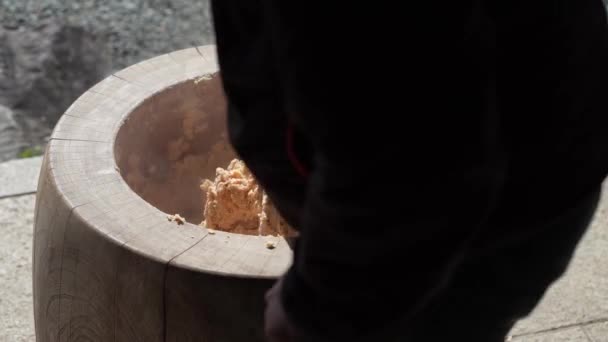 가공하지 경험에 회전목마와 모르타르 이미지를 콩가루 — 비디오