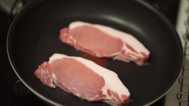 Hoe Varkensvlees Bakken Lendenen — Stockvideo