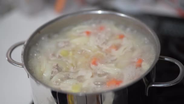 Cum Fierbe Ingredientele Curry — Videoclip de stoc