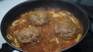 Haşlanmış hamburger nasıl yapılır?