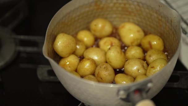 Jak Zrobić Gotowane Nowe Ziemniaki — Wideo stockowe