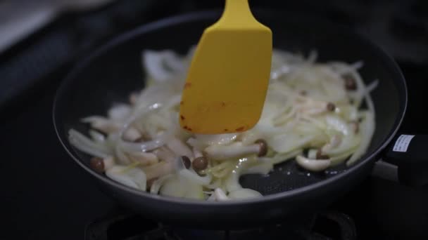 Comment Faire Frire Les Oignons Les Champignons Shimeji — Video