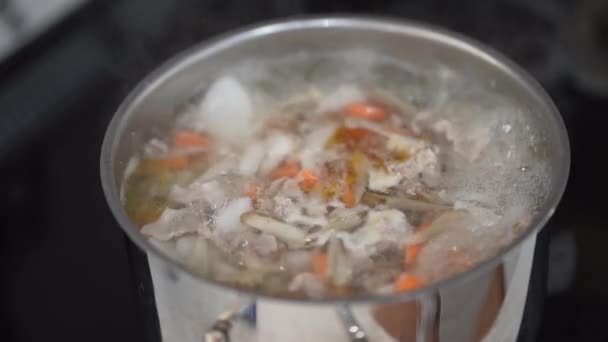 怎样做猪汤 — 图库视频影像