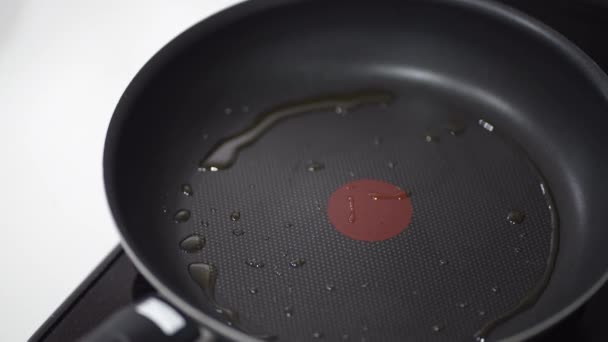 如何用大蒜和酱油做炒饭 — 图库视频影像