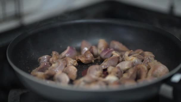 Wie Man Gebratenen Magenmagen Mit Knoblauch Und Sojasauce Zubereitet — Stockvideo