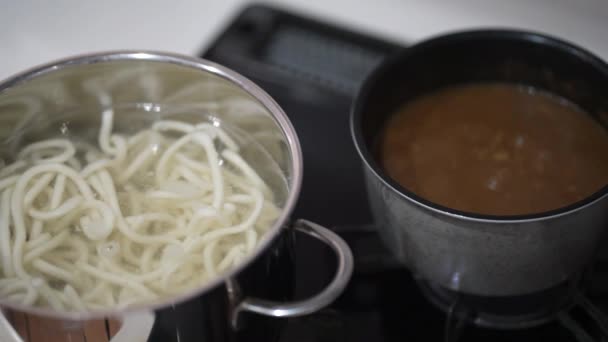 如何做咖喱饭 — 图库视频影像