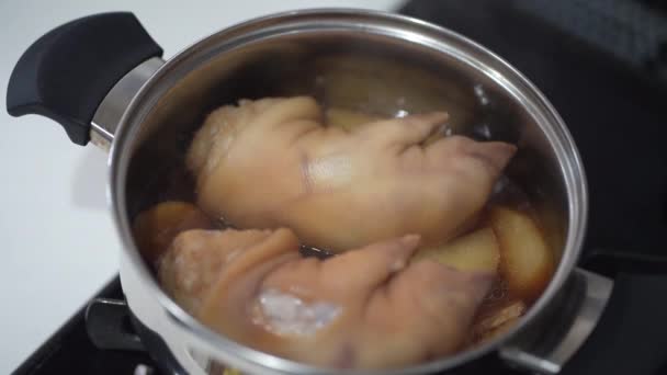 How Bommer Pork Feet — стоковое видео