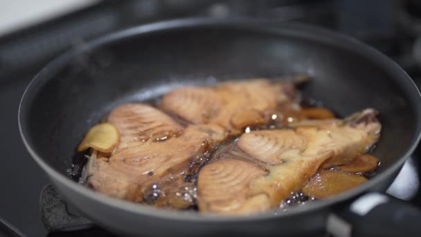 Hur Man Gör Kokt Kött Tonfiskhuvud — Stockvideo