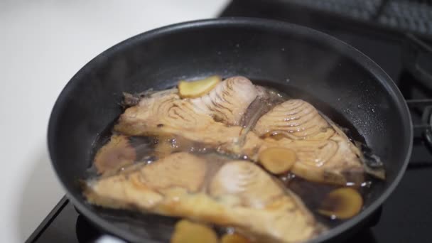 Como Fazer Carne Cabeça Atum Cozida — Vídeo de Stock
