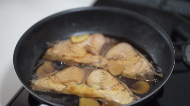 How Make Simmered Tuna Head Meat — Stock Video
