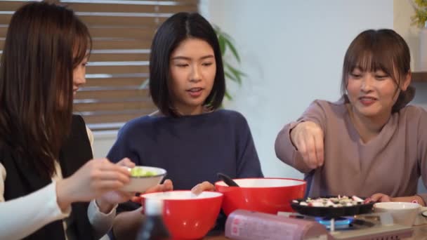 Mulheres Que Fazem Takoyaki — Vídeo de Stock