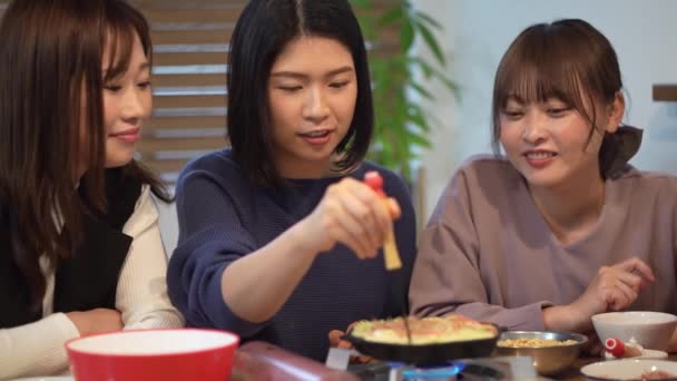 Takoyaki Yapan Kadınlar — Stok video