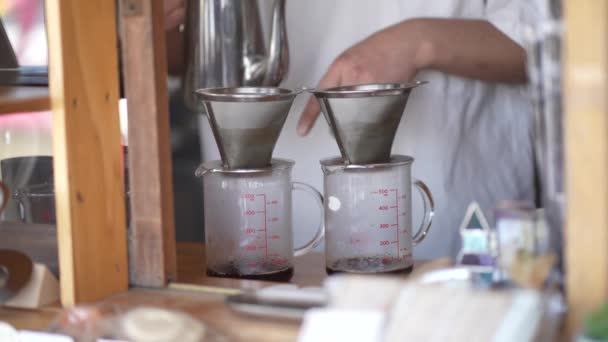 一个男人煮咖啡的照片 — 图库视频影像