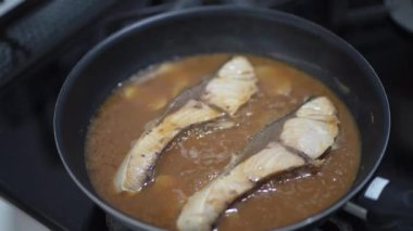Miso 'da sarı kuyruklu güveç nasıl yapılır?